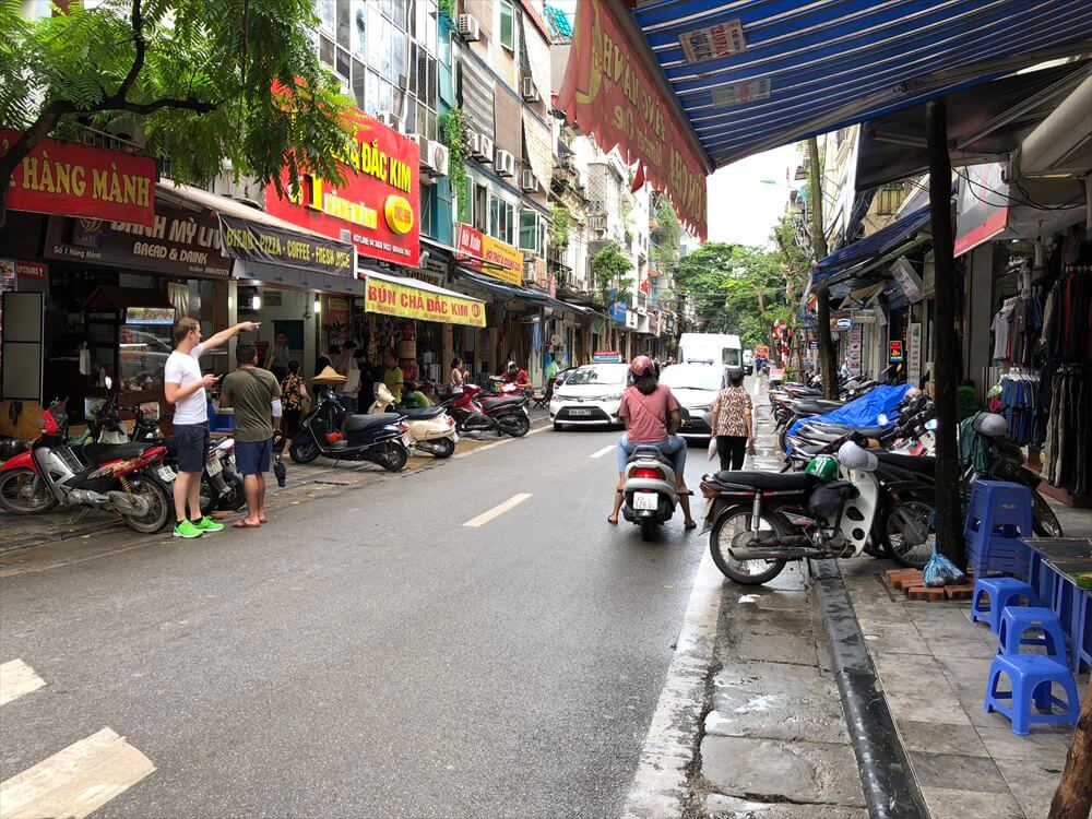 ハノイ旧市街の飲食店1