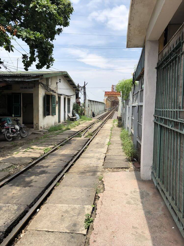 ロンビエン駅の線路1