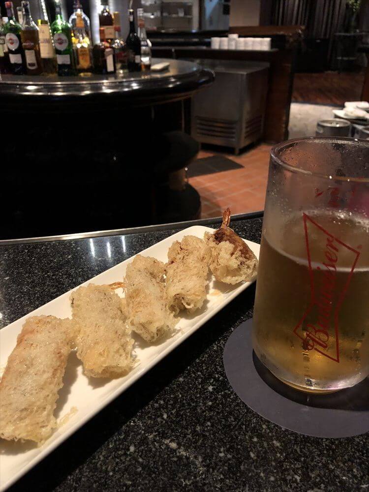 シェラトンハノイホテルのBar Deja vuの揚げ春巻き