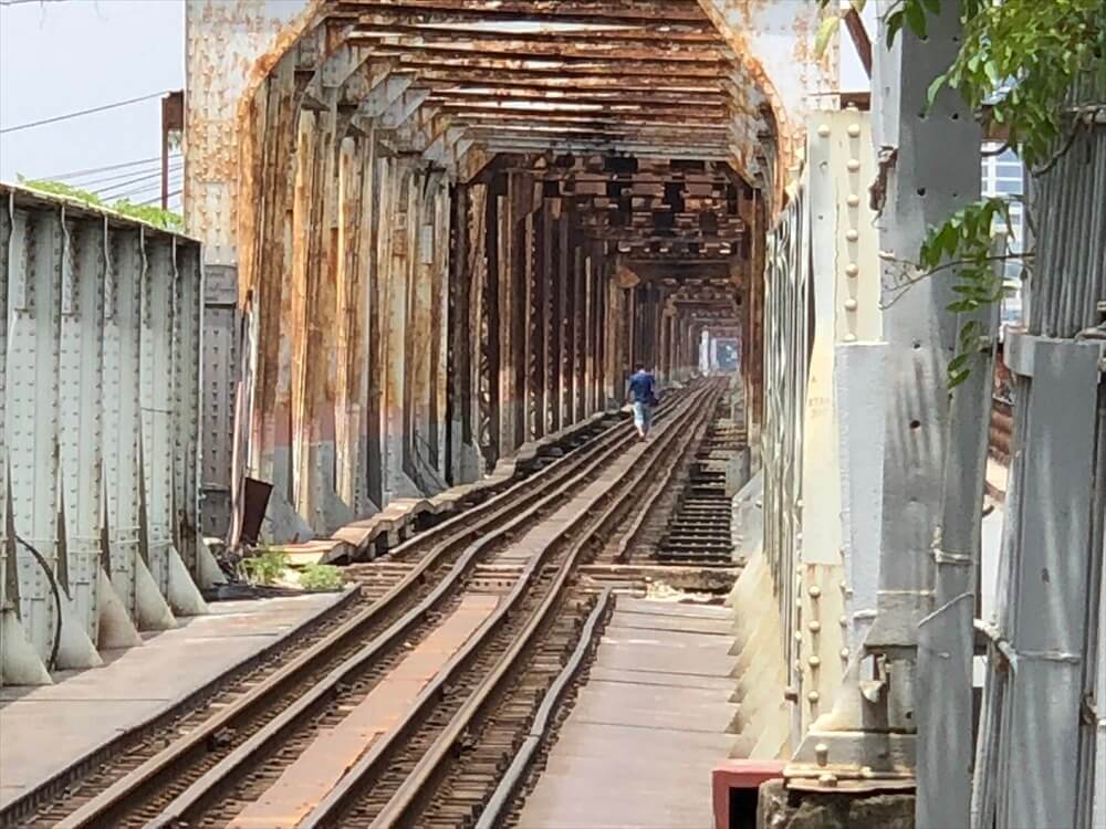 ロンビエン駅の線路2