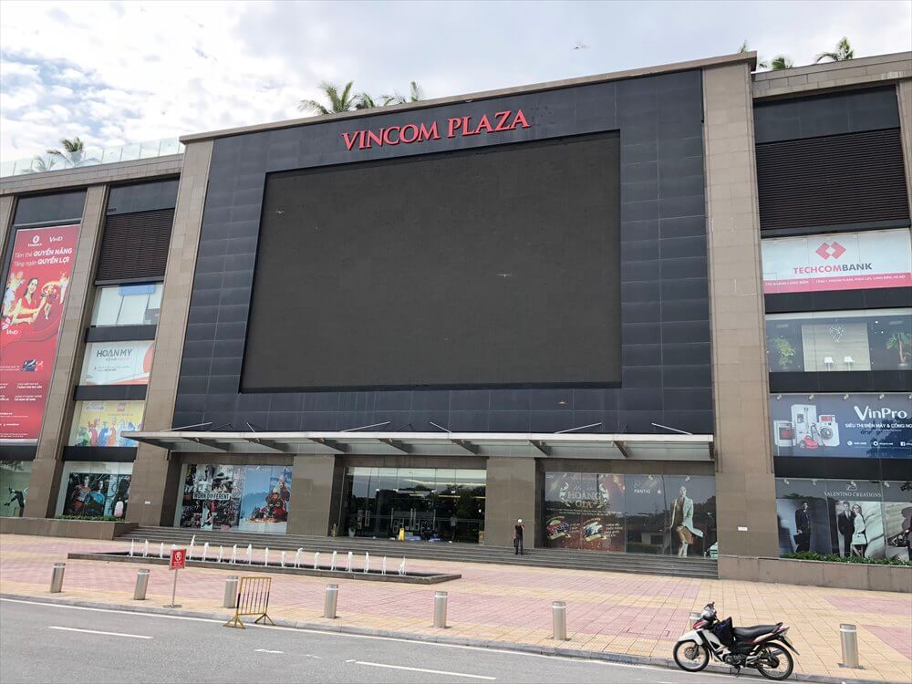 ロンビエン地区のVincom Plaza