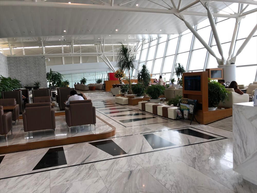 ノイバイ国際空港のACVビジネスラウンジの内観1