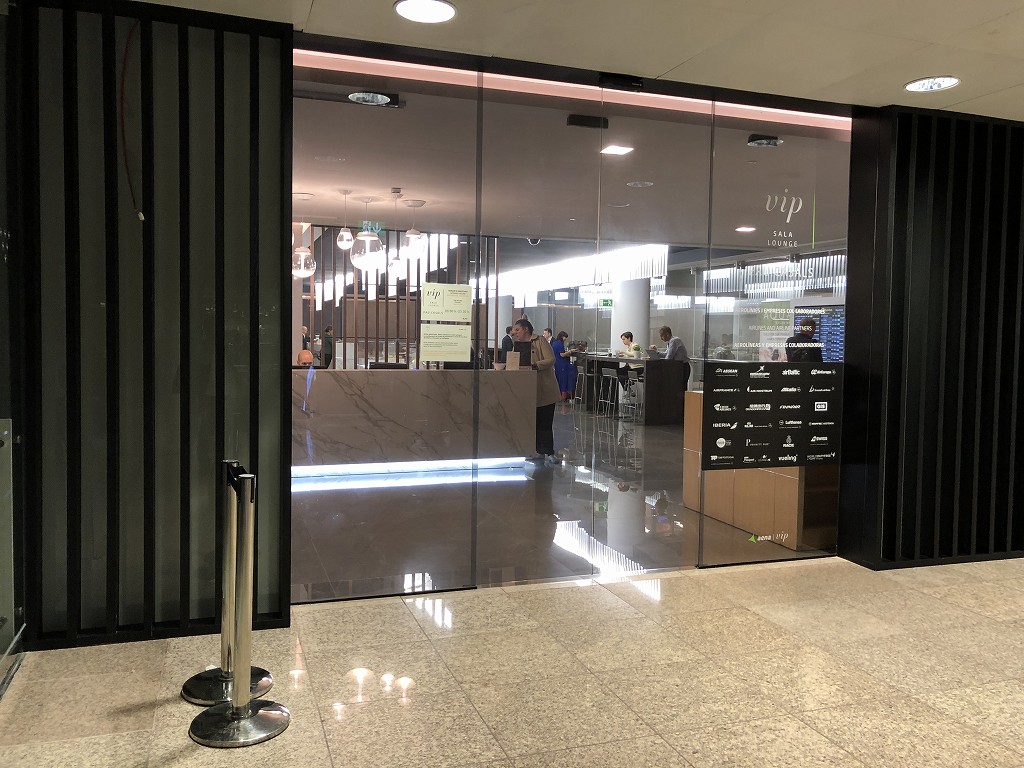 バルセロナエルプラット空港のPAU CASALSラウンジの入口