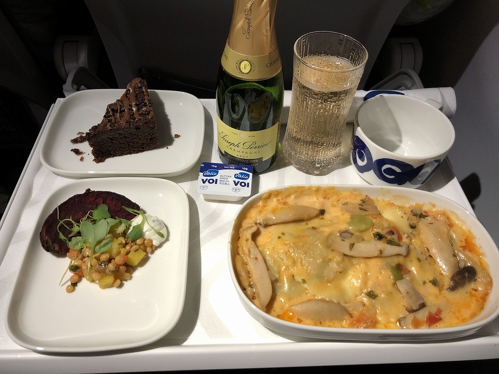 フィンエアーAY1652便のビジネスクラスの機内食1
