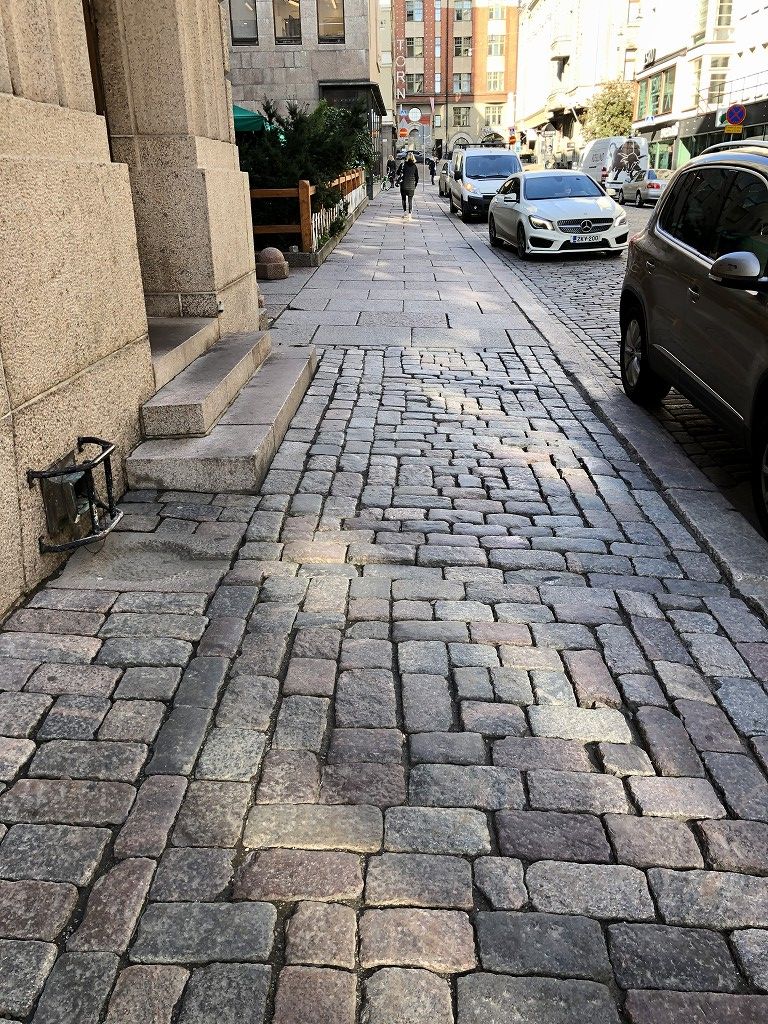 ヘルシンキの石畳の歩道