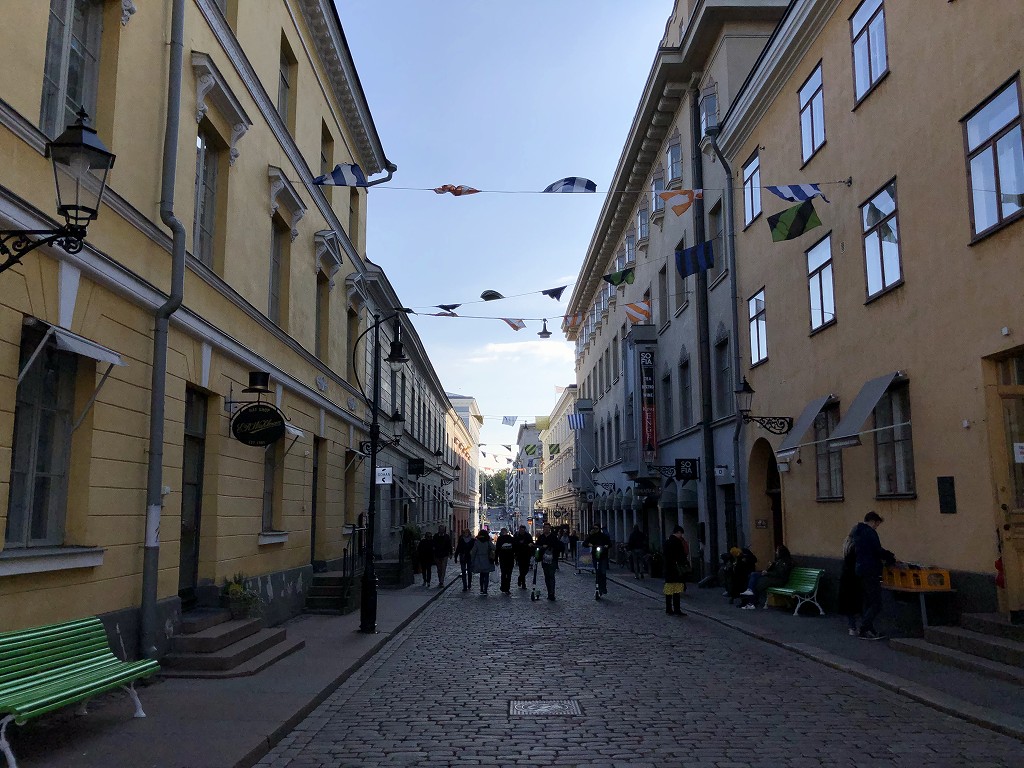 ヘルシンキ大聖堂からマーケット広場への道1