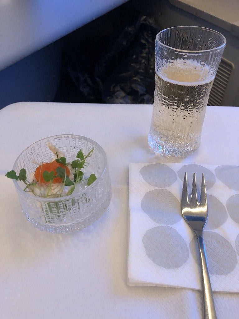 フィンエアーAY41便ビジネスクラスの機内食1