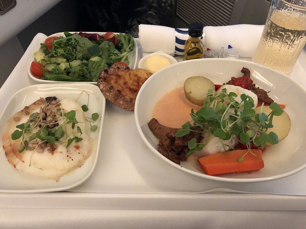 フィンエアーAY41便ビジネスクラスの機内食2