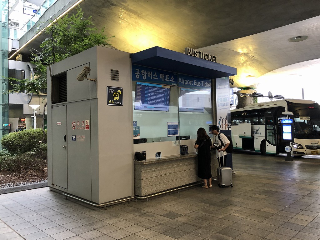 仁川国際空港のバスチケット売り場