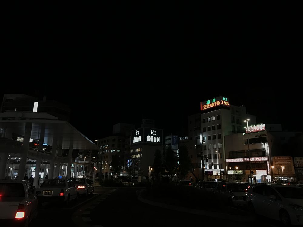暗い福井駅前