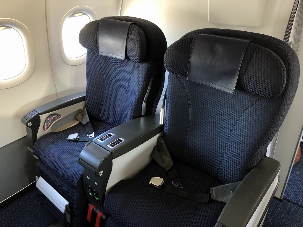 エアバス321機材の679便プレミアムクラスのシート
