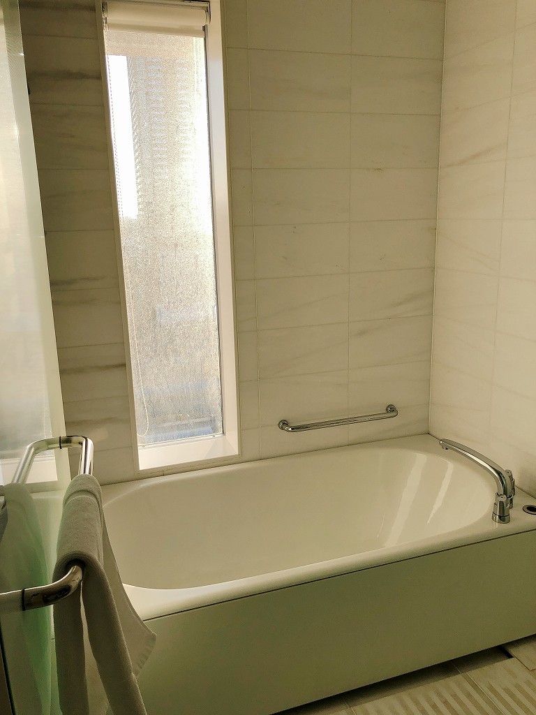 シェラトングランドホテル広島のデラックスコーナーキングルームの浴室