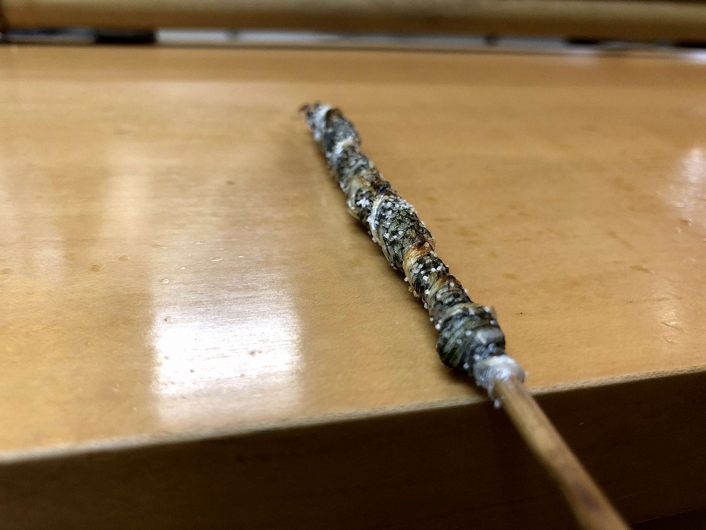 呉の寿司好でサヨリの皮焼き