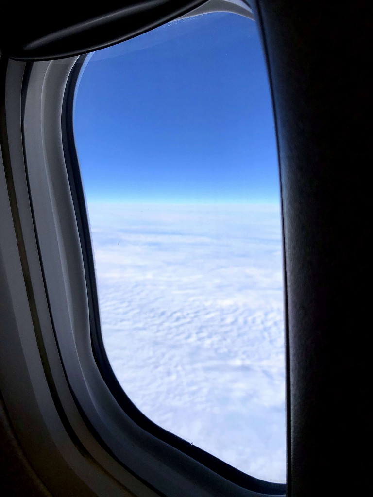 ANA682便の機窓から（青空）