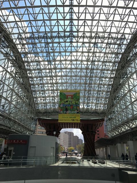 JR金沢駅東口のもてなしドーム遠景