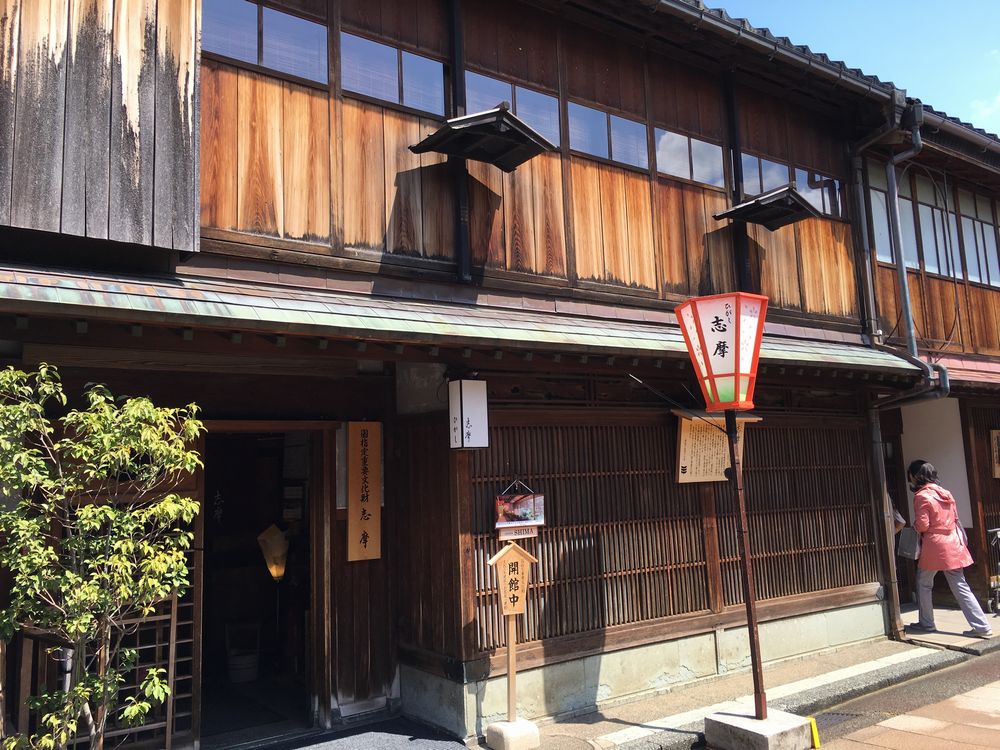 金沢のひがし茶屋街の志摩の外観