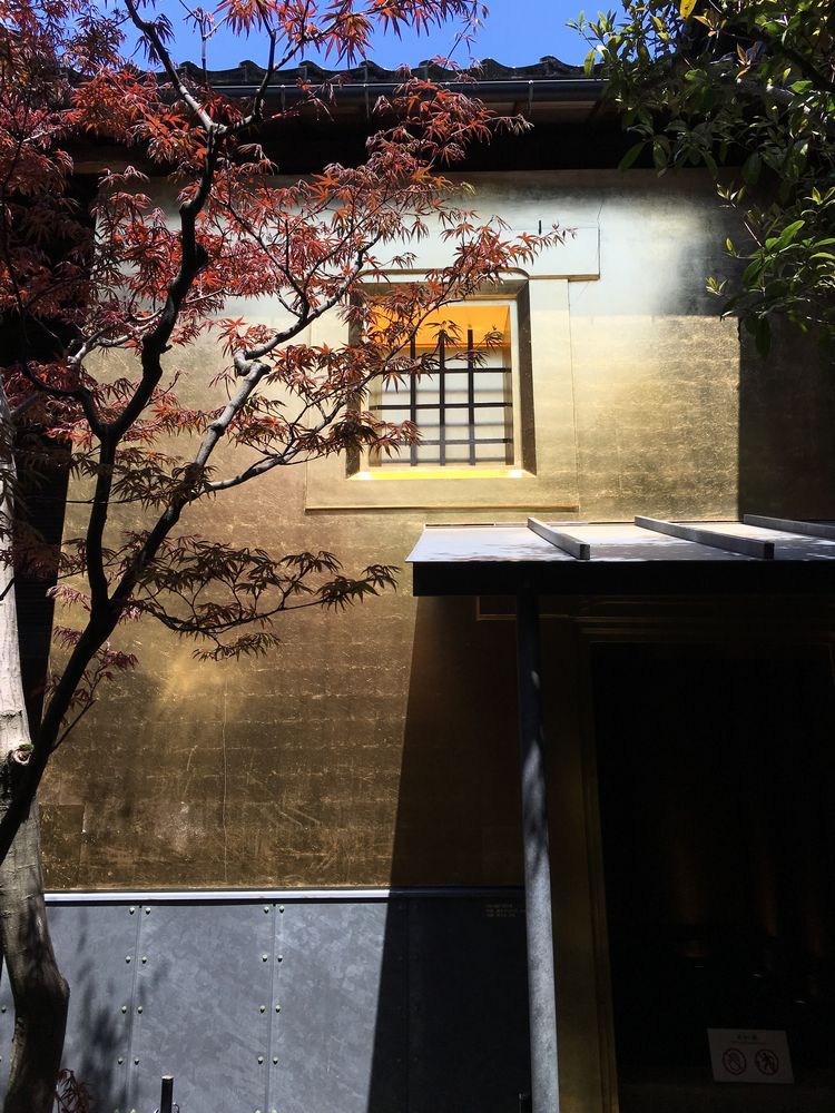 金沢のひがし茶屋街の黄金の蔵1