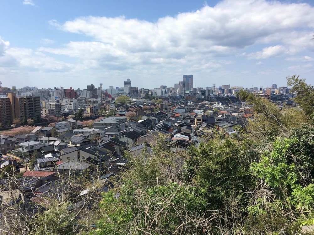 宝泉寺から金沢駅方面