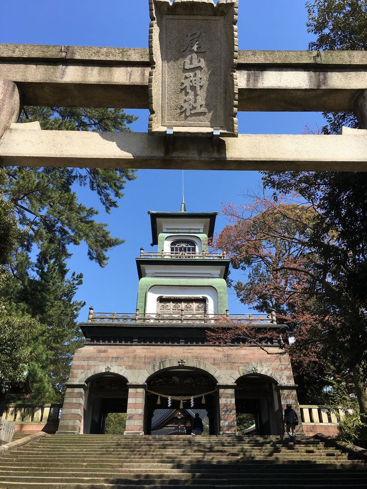尾山神社の神門2