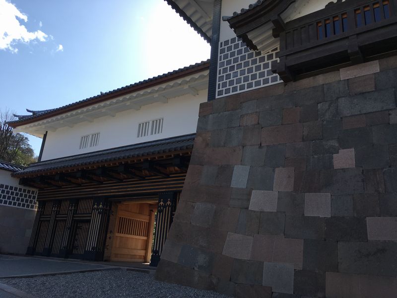 金沢城公園の橋爪門の枡形