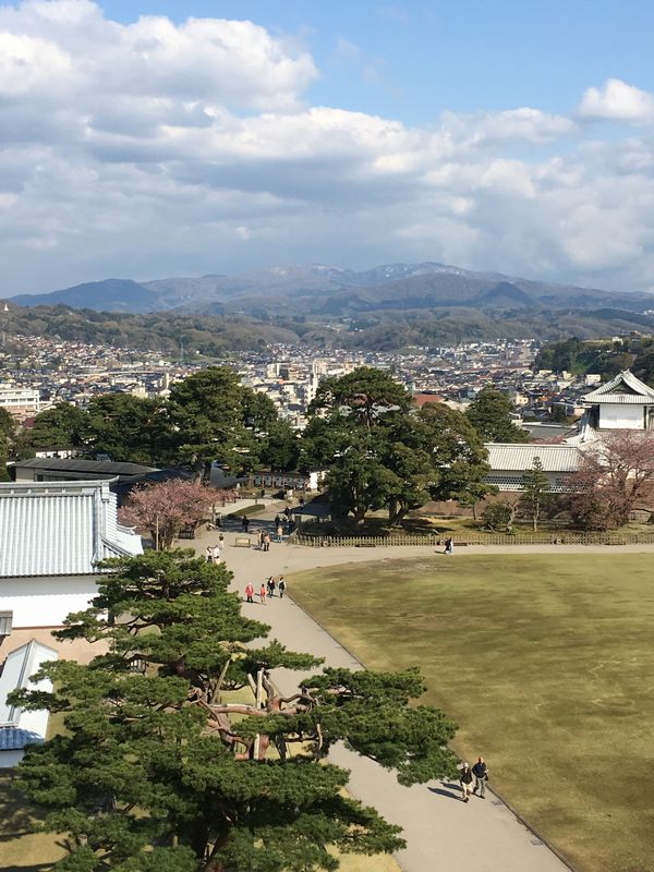 金沢城公園の菱櫓からの景色