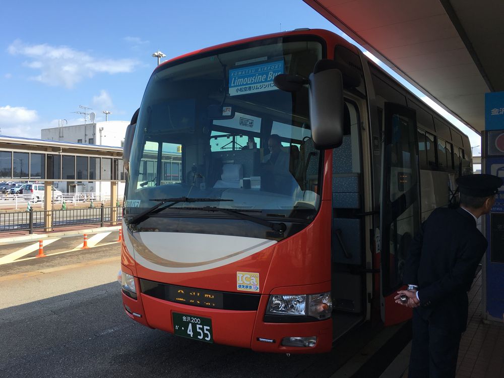 小松空港からJR金沢駅へのシャトルバス