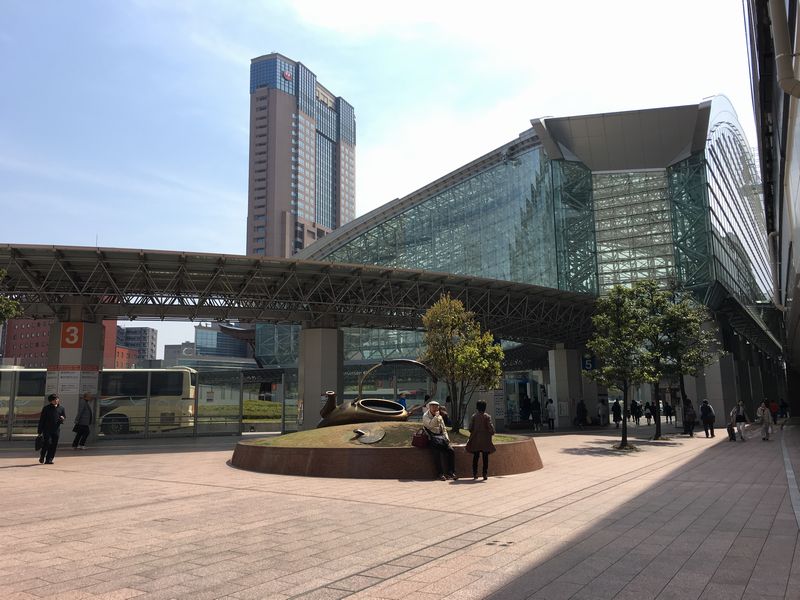 晴天のJR金沢駅