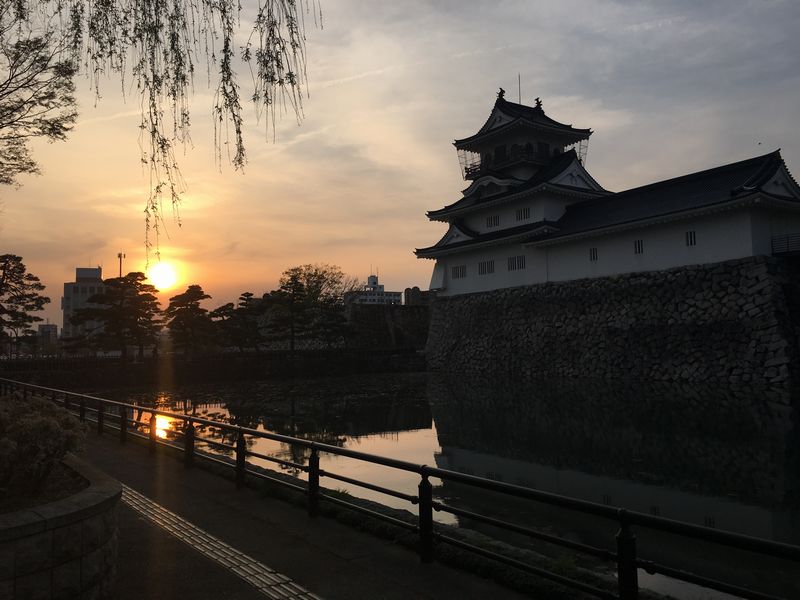 富山城と夕日