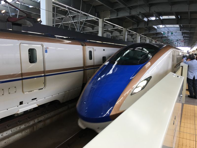 金沢駅のはくたか566号