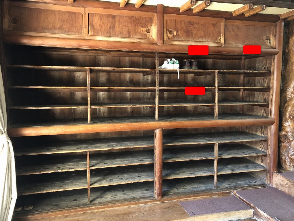 鳳明館森川別館の靴入れ