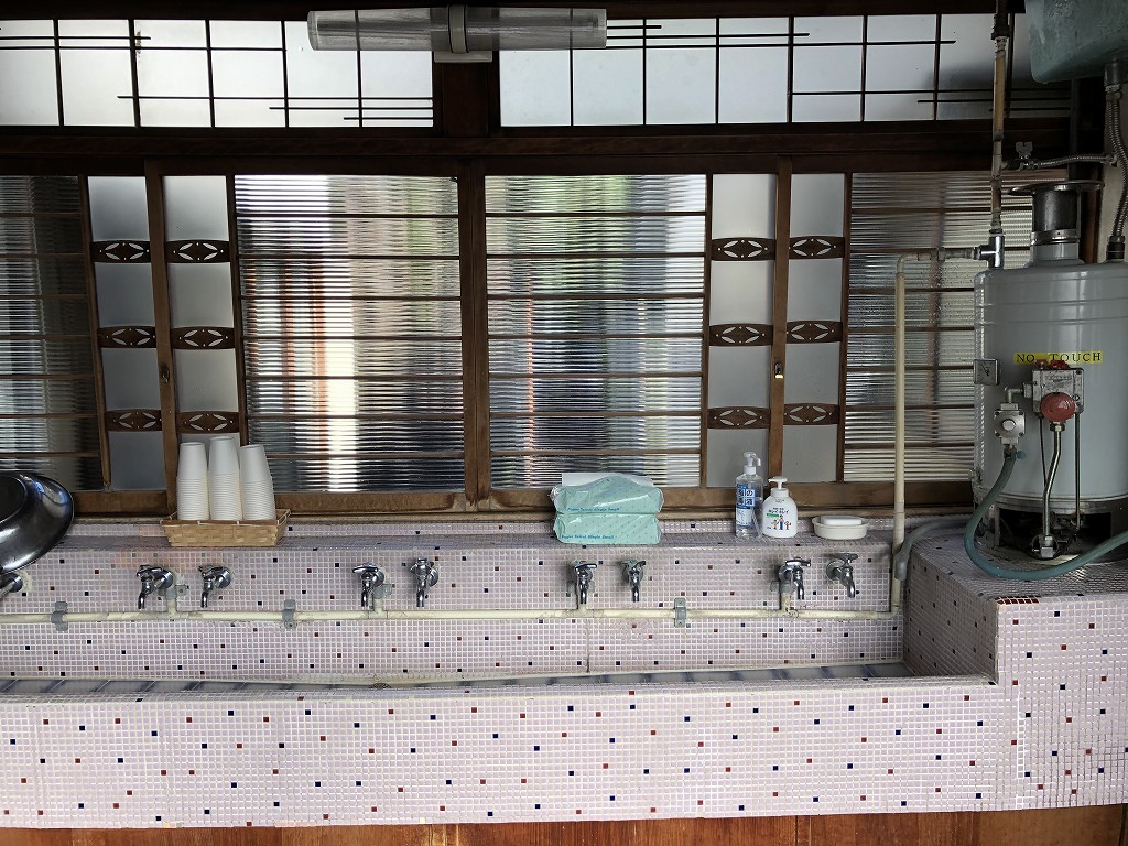 鳳明館森川別館の洗面所3