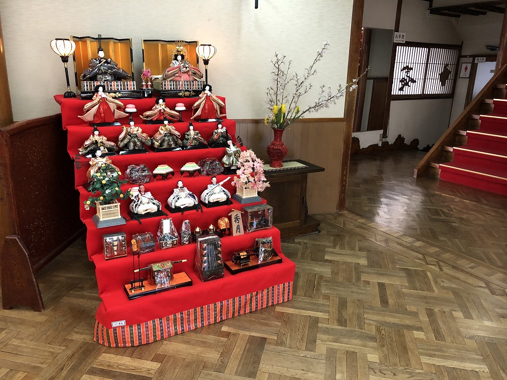 鳳明館森川別館の雛人形