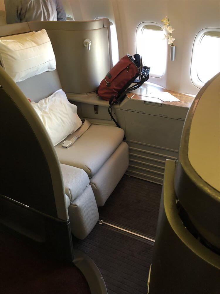 キャセイパシフィック航空（CX549）のファーストクラス座席1