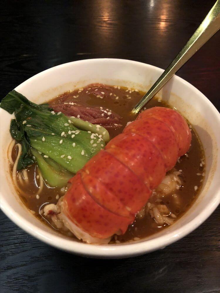 香港のDragon Noodles Academyの龍肉湯麺（LOBSTER TAIL IN SOUP NOODLES）1