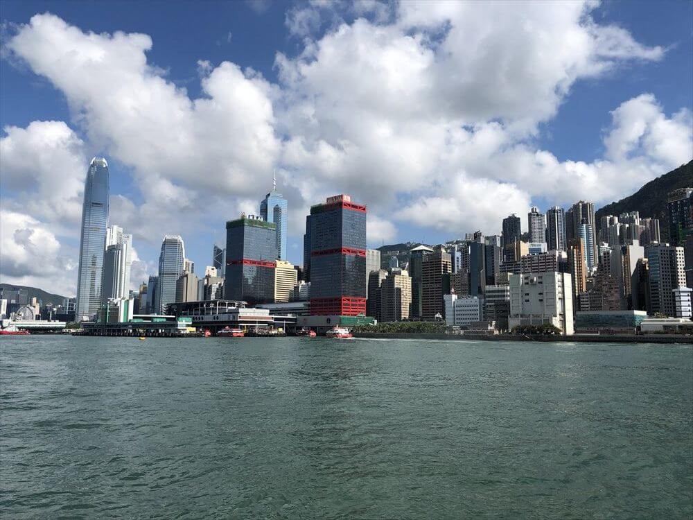 フェリーから香港島の高層ビル3