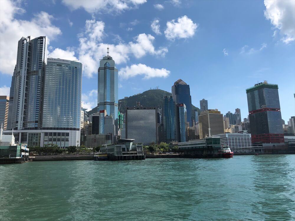 フェリーから香港島の高層ビル4