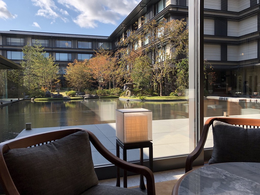 HOTEL THE MITSUI KYOTOのロビーでチェックイン1