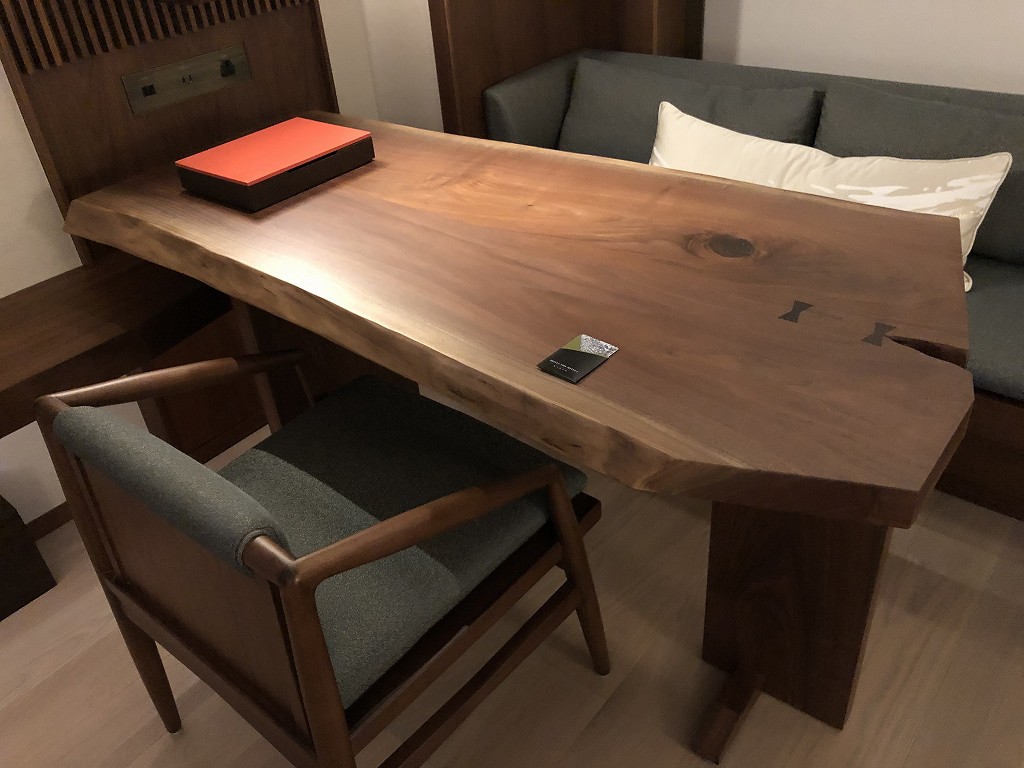 HOTEL THE MITSUI KYOTOのプレミアガーデンビュールームのテーブル