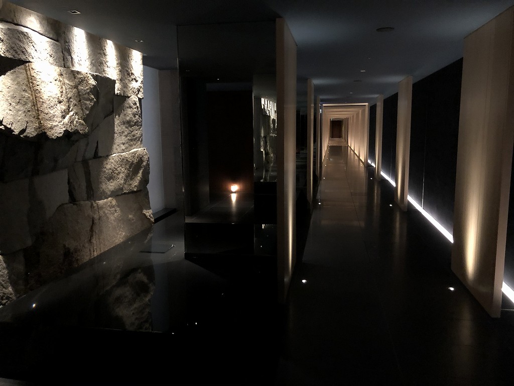 HOTEL THE MITSUI KYOTOのサーマルスプリングに繋がる廊下1