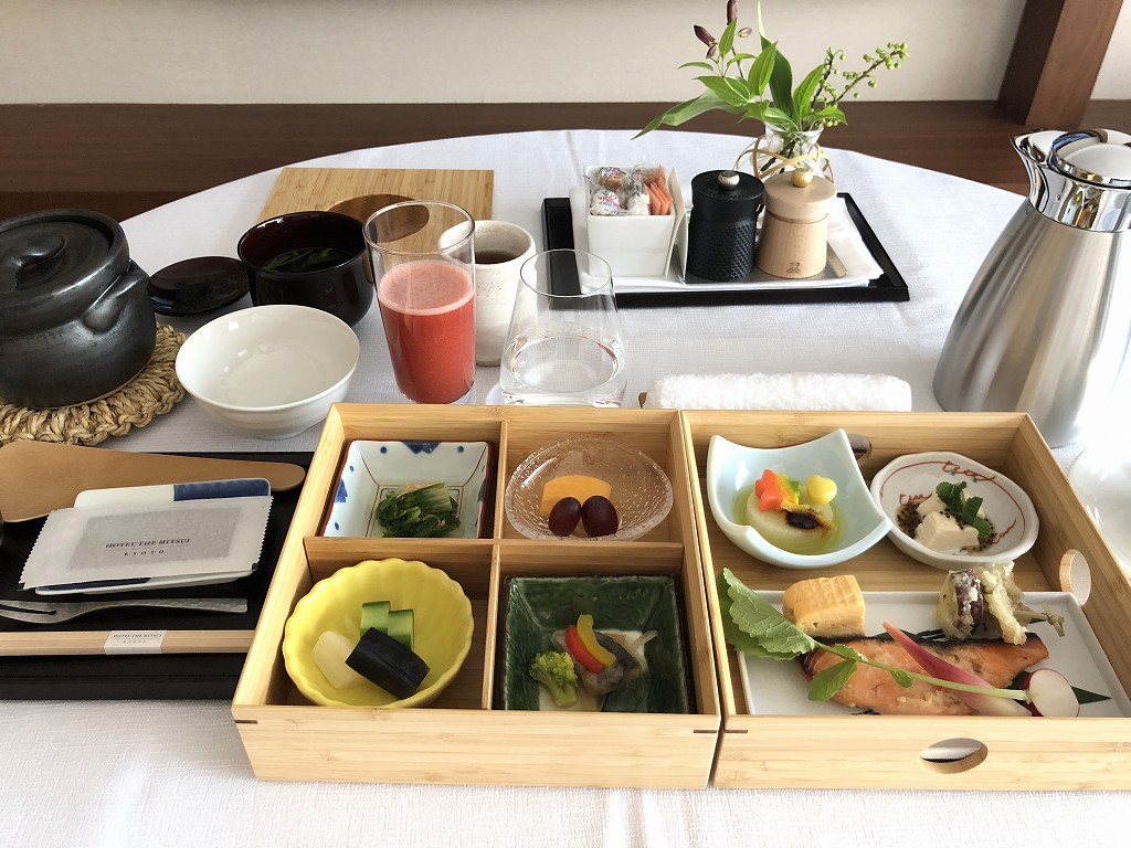 HOTEL THE MITSUI KYOTOのインルームダイニングで朝食（和食）1