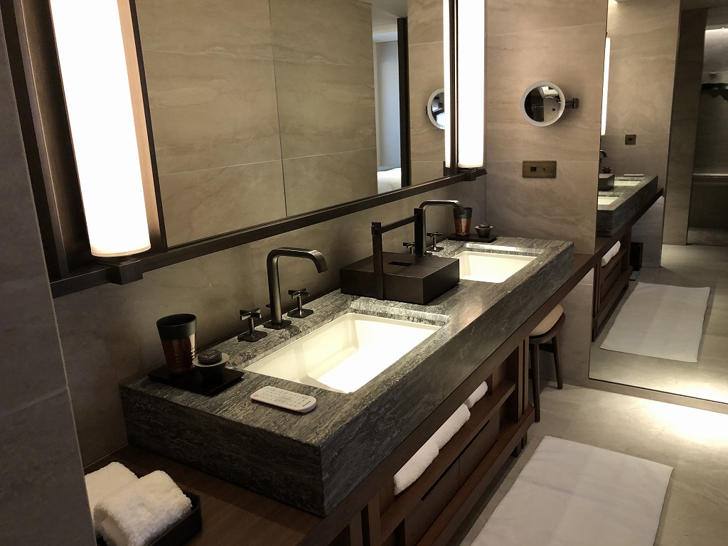 HOTEL THE MITSUI KYOTOのデラックススイートルームの洗面台