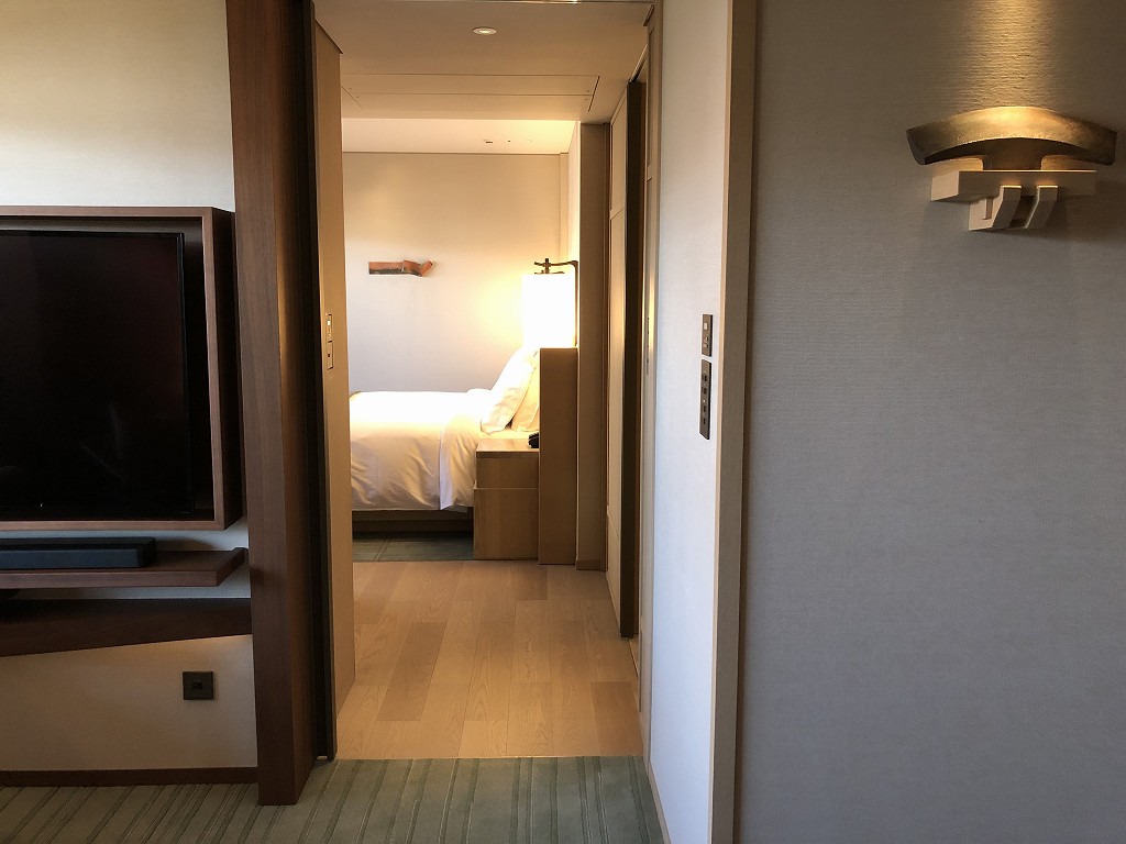 HOTEL THE MITSUI KYOTOのデラックススイートルームの寝室1