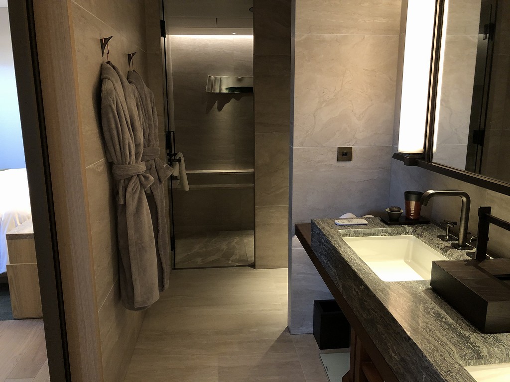 HOTEL THE MITSUI KYOTOのデラックススイートルームのバスルーム1