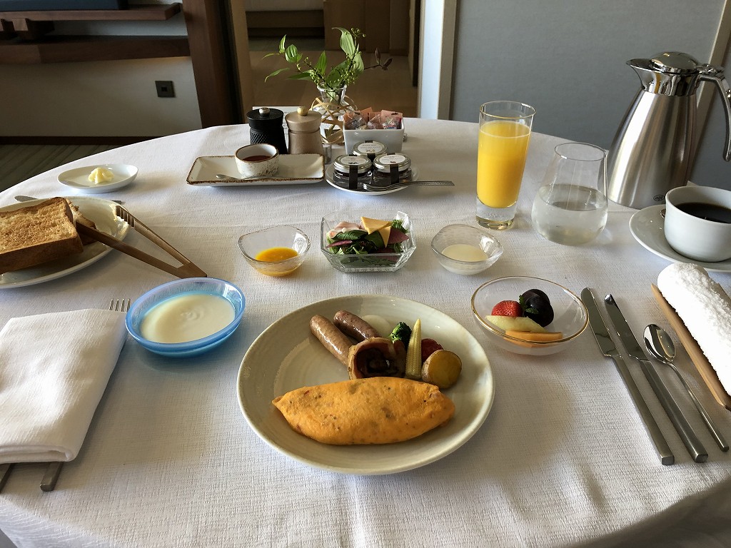 HOTEL THE MITSUI KYOTOのインルームダイニングの朝食（洋食）1