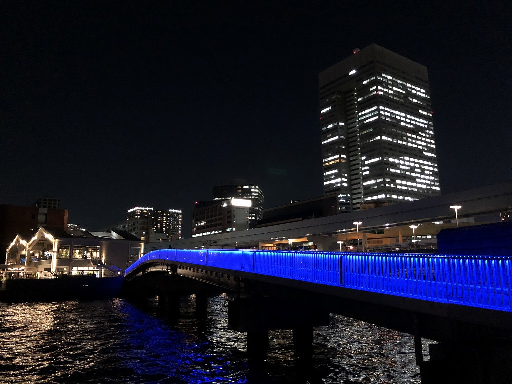 ホテルインターコンチネンタル東京ベイ近くの日の出桟橋に続く橋