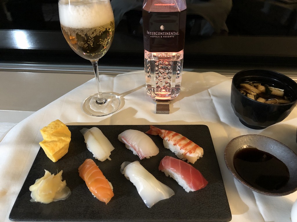 ホテルインターコンチネンタル東京ベイのインルームダイニング（寿司）1