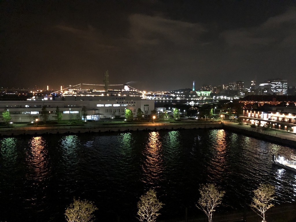 インターコンチネンタル横浜Pier8のLARBOARDからの夜景