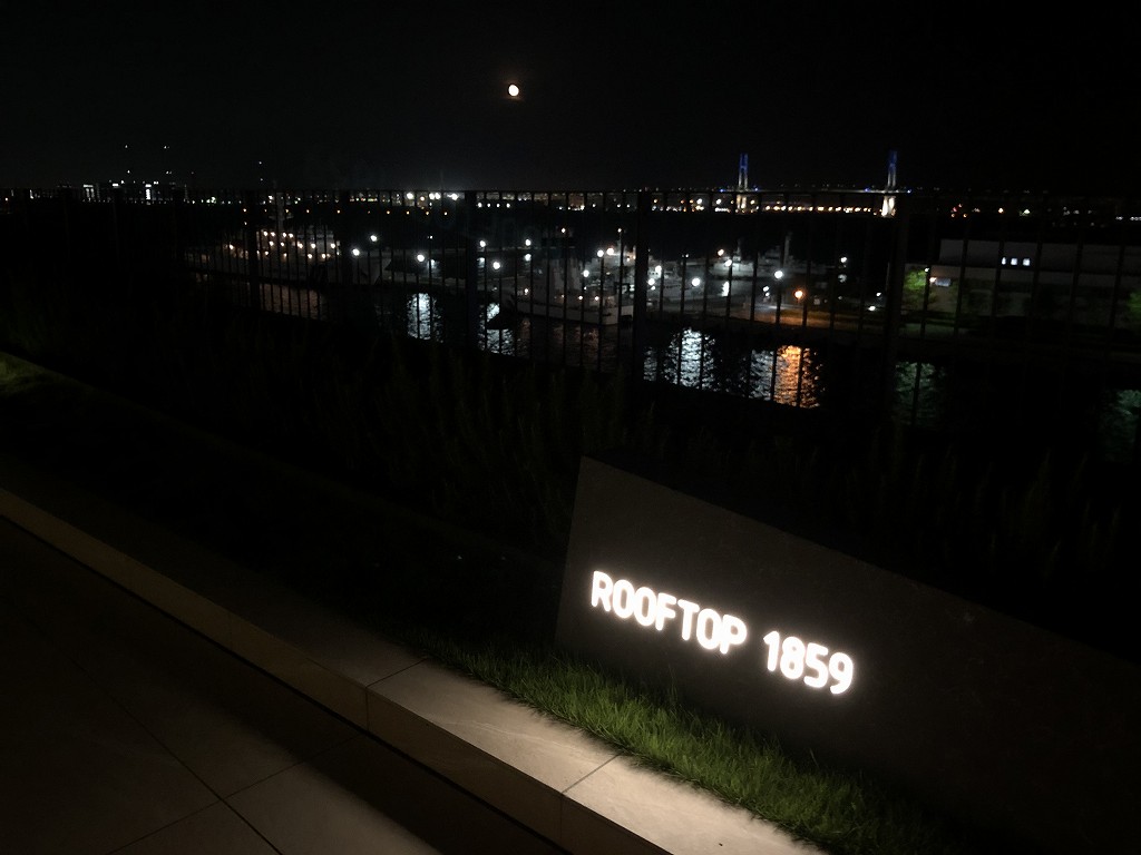 インターコンチネンタル横浜Pier8のルーフトップ（夜）1