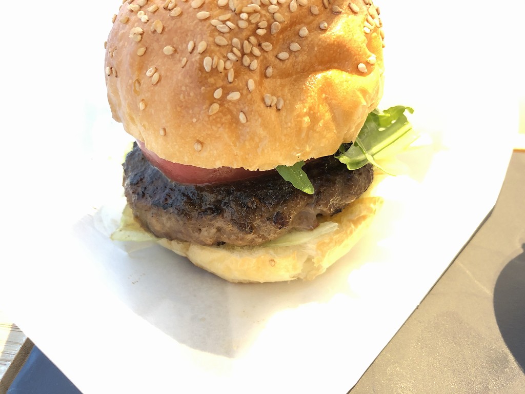 インターコンチネンタル横浜Pier8の「LARBOARD」の国産牛のハンバーガー2