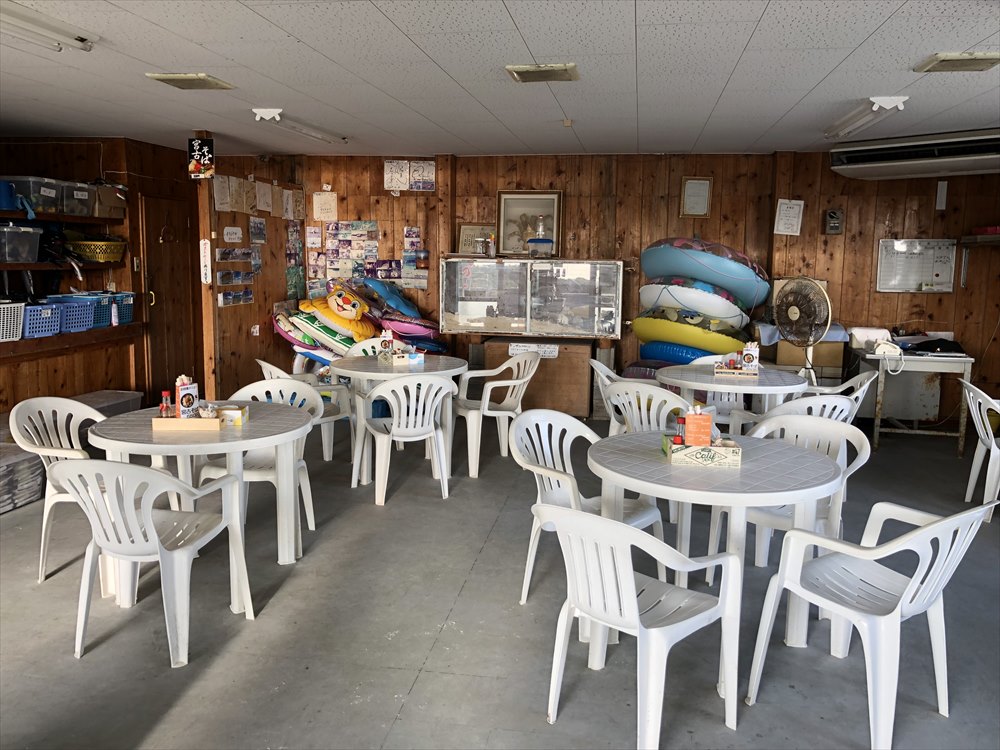 宮古島の渡口の浜の売店2